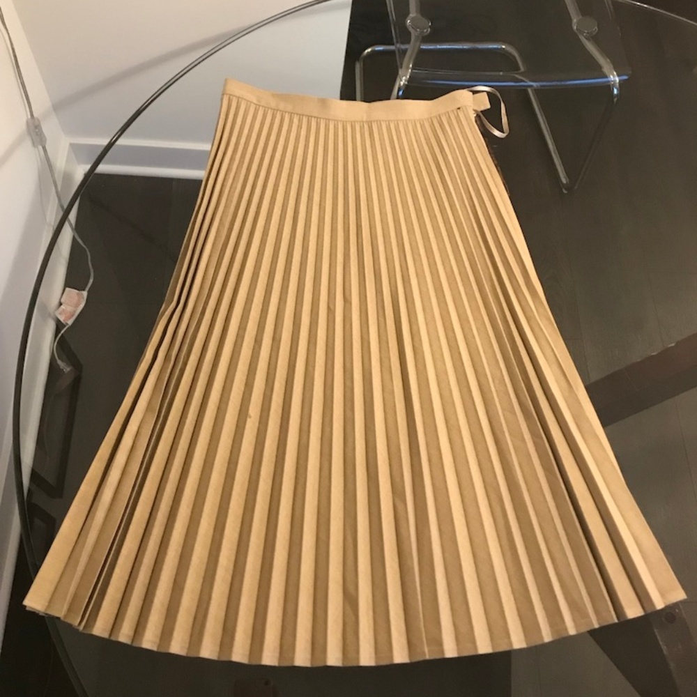Vince Pleated Midi Skirt sz 4. NWT.